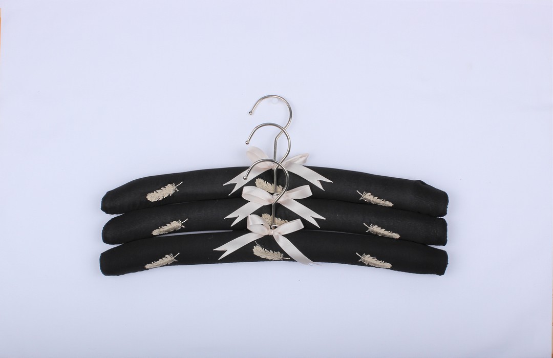 Feather black coat hangers - set of 3. Code: EH/FEA/BLK image 0